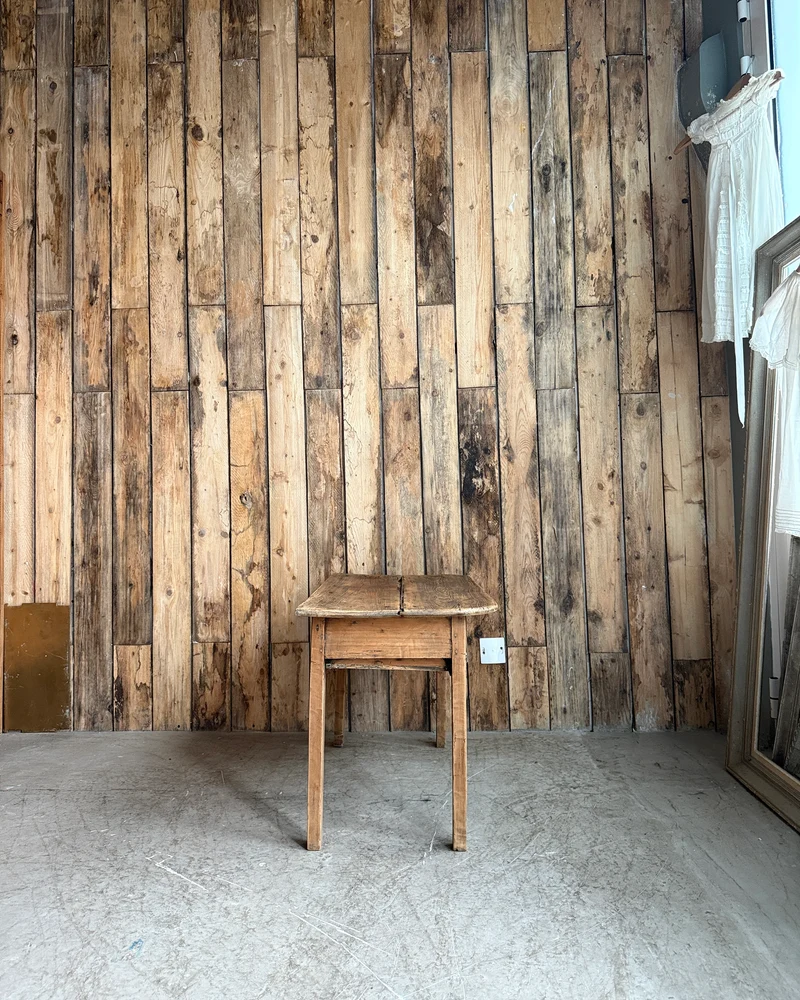 Petite console ou table de chevet en pin massif