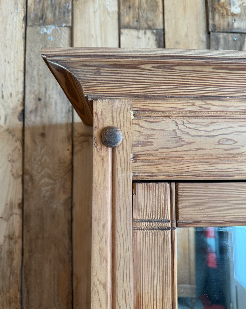 Armoire à glace ancienne en pitchpin
