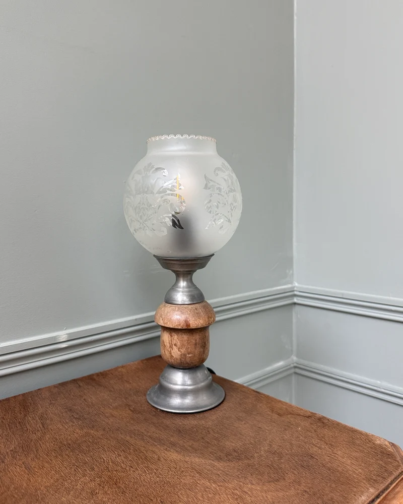 Lampe Art Nouveau à globe gravé