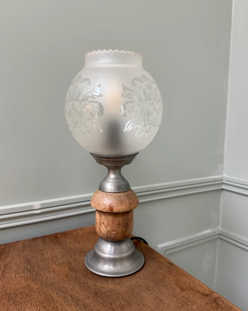 Lampe Art Nouveau à globe gravé