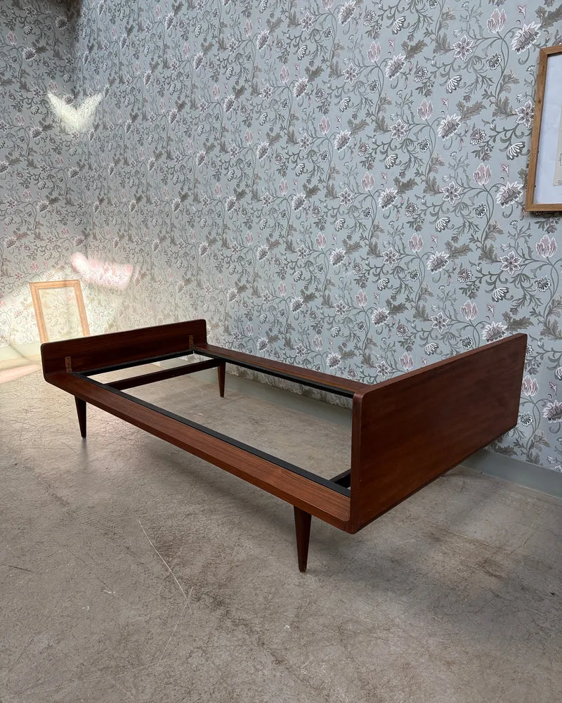Lit daybed scandinave en teck