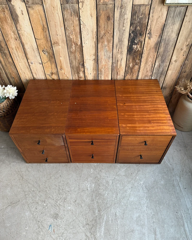 Trio de meubles à tiroirs vintage