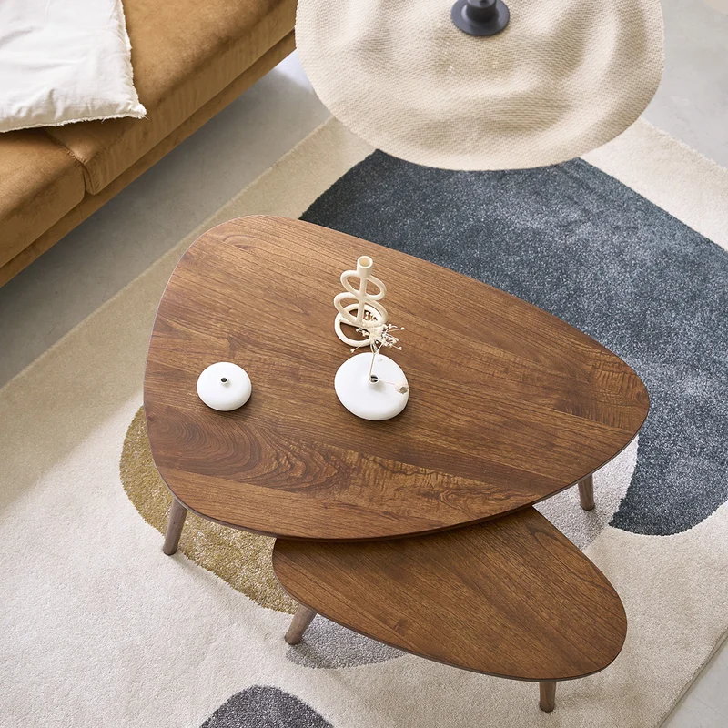 Lot de tables basses en mindi massif finition noyer