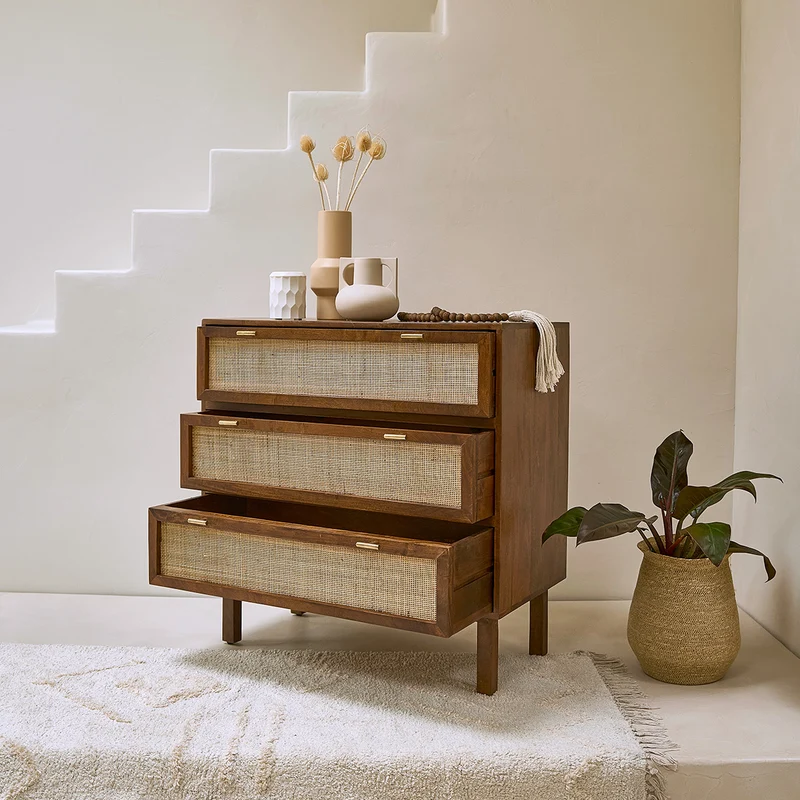 Commode en manguier massif et cannage finition noyer 90 cm