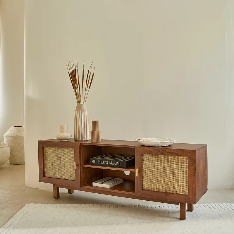 Meuble TV en manguier massif finition noyer et cannage 140 cm