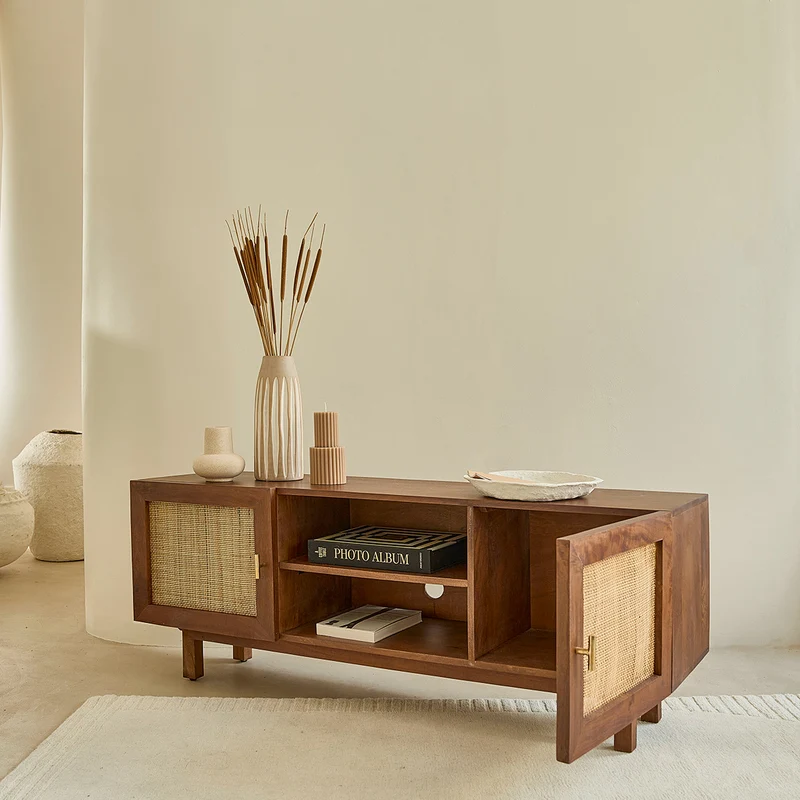 Meuble TV en manguier massif finition noyer et cannage 140 cm