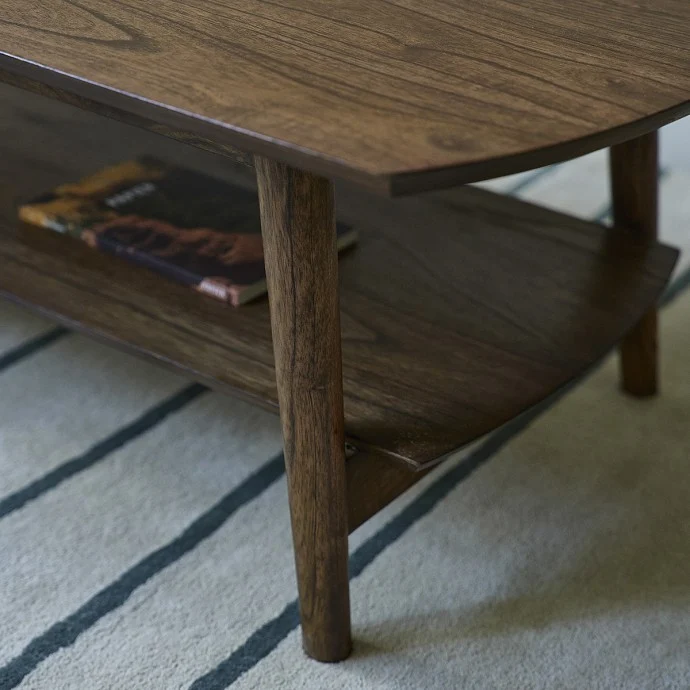 Table basse en mindi massif finition noyer 130 cm