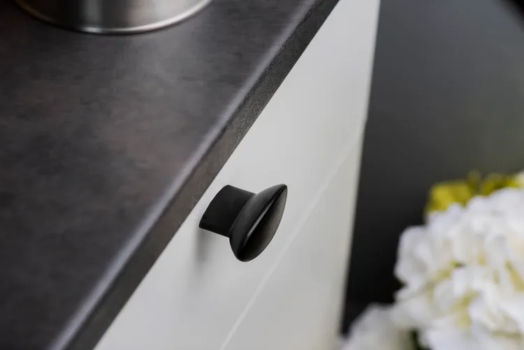 4 boutons de meuble ovales, zamak noir verni L.40 mm
