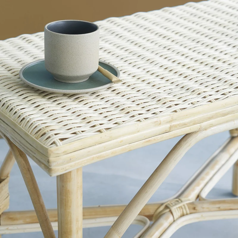 Table basse en rotin naturel