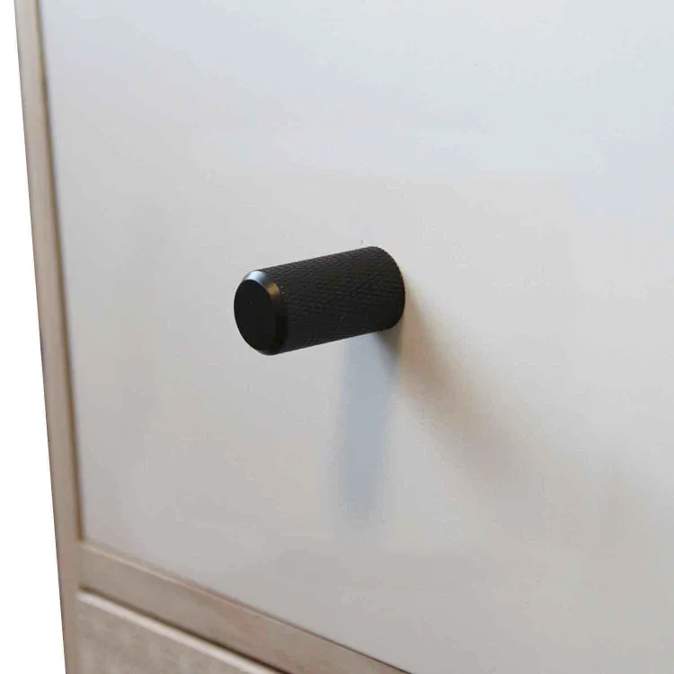 Bouton de meuble cylindre Indus, acier noir nickelé