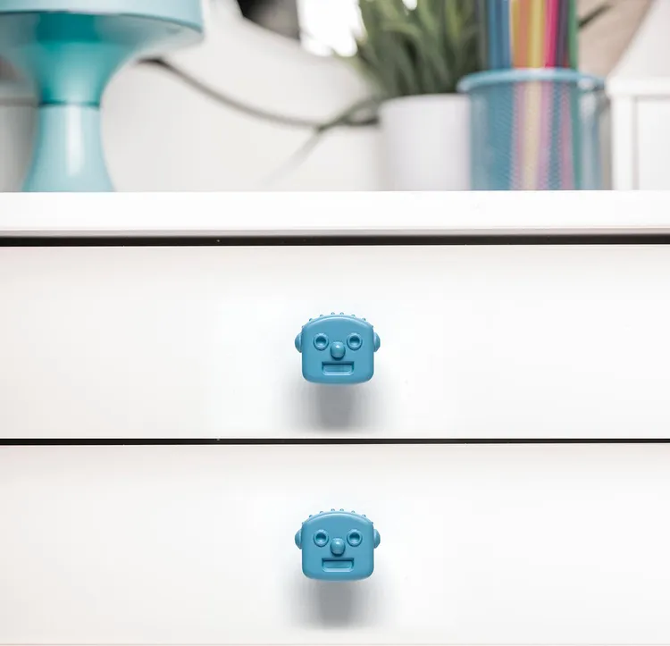 Bouton de meuble REI Robot bleu plastique