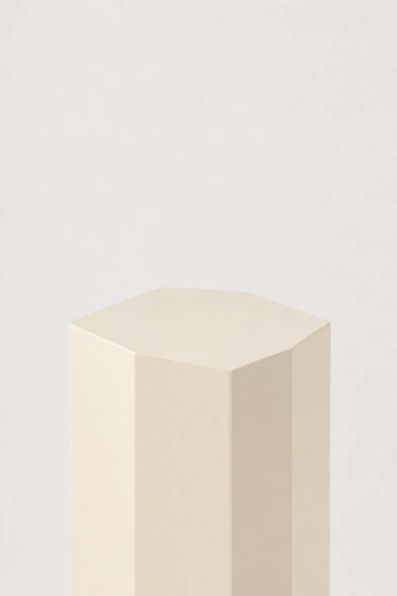 Ame II Lacquer Pedestal