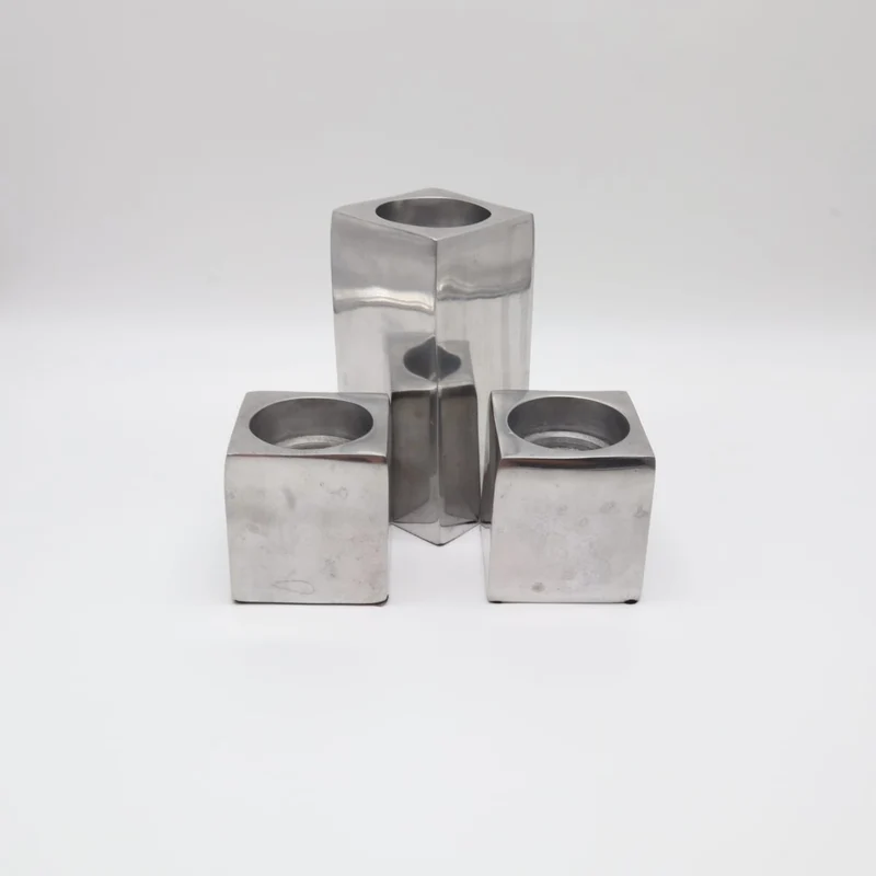 Minimalist Aluminum Column Candle Holders (Set of 3) – Italy