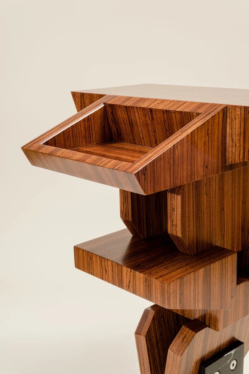 Pyramiss Pedestal Table