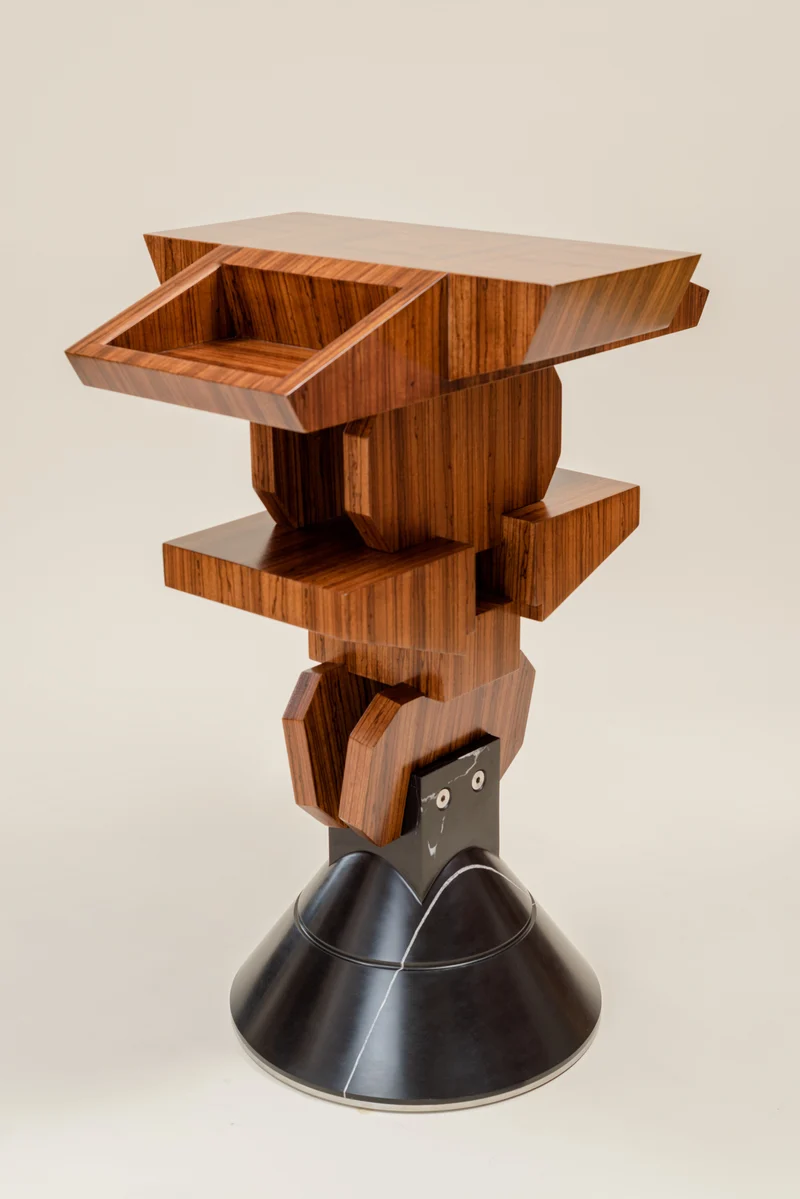 Pyramiss Pedestal Table