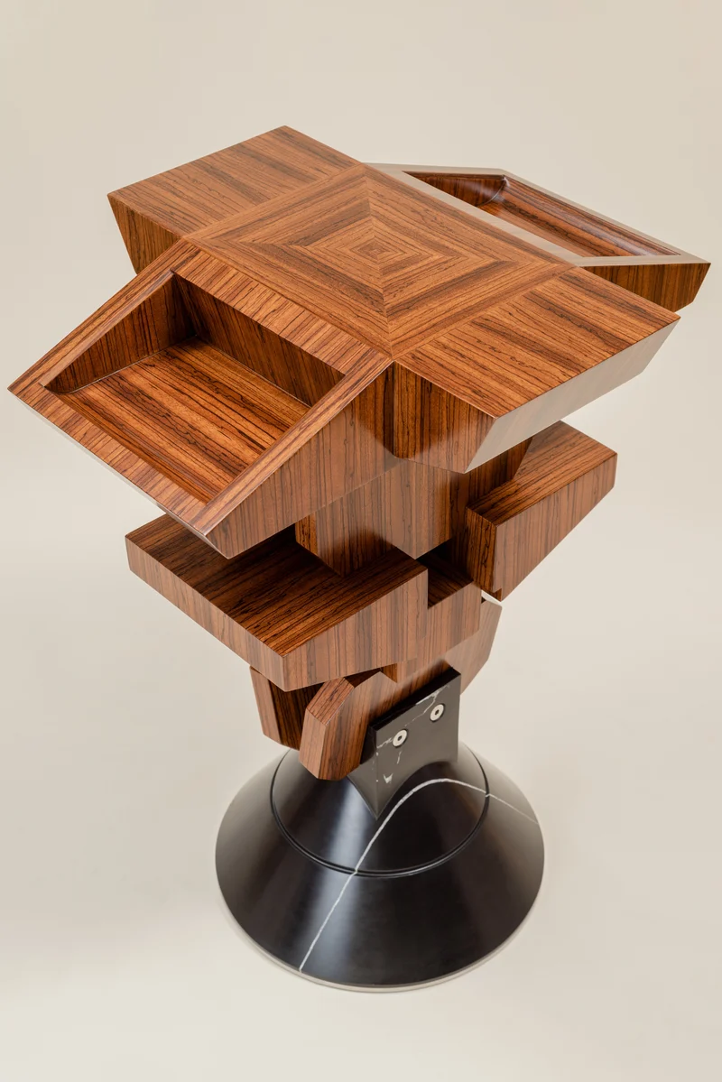 Pyramiss Pedestal Table