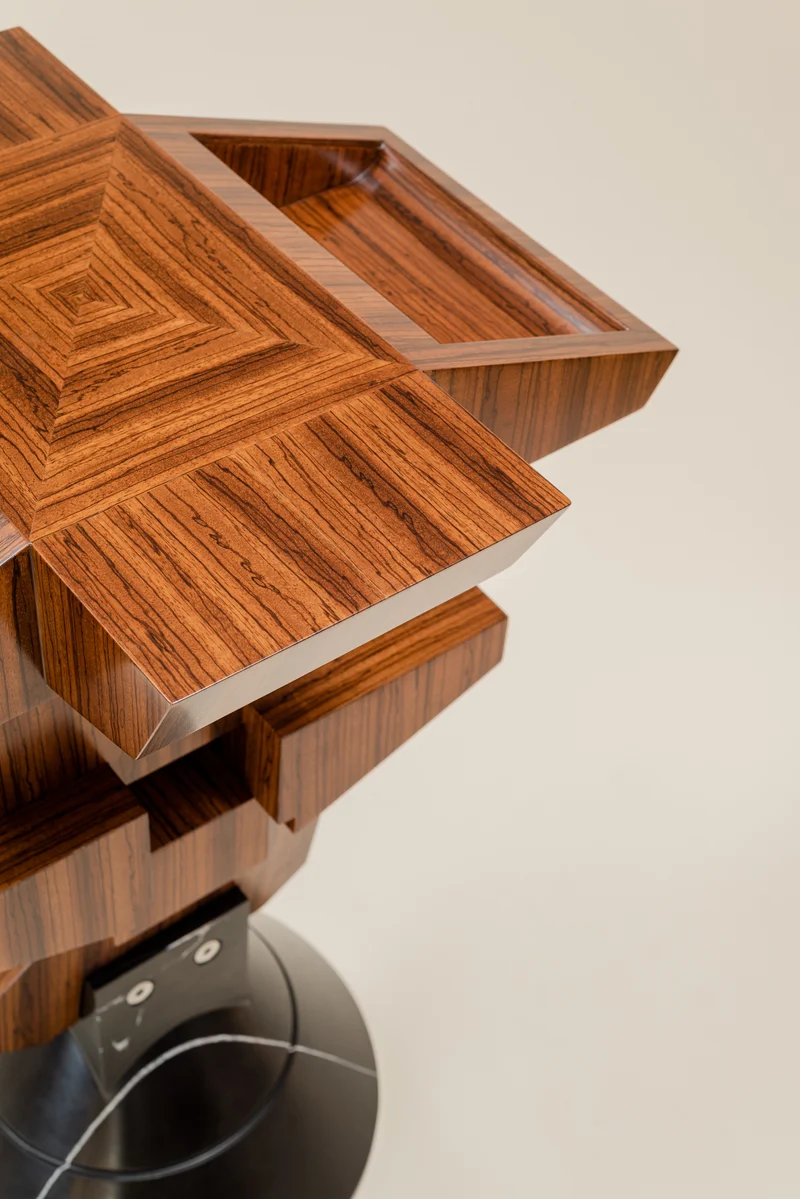 Pyramiss Pedestal Table