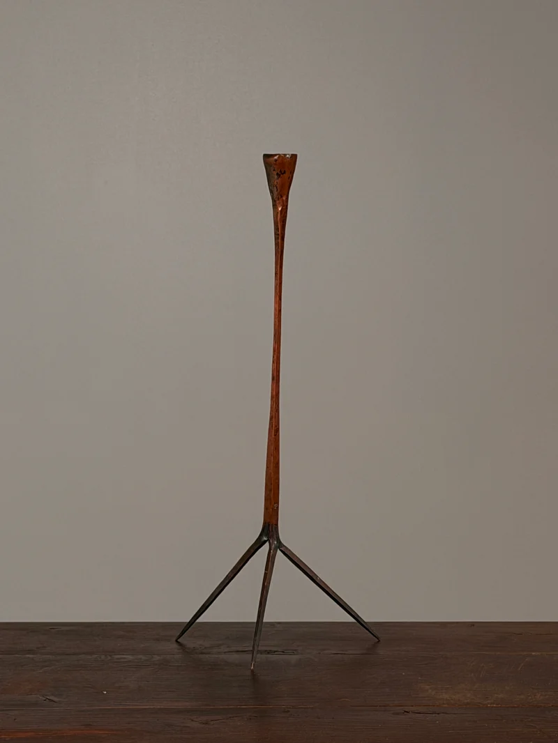Sculptural brutalist candlestick in copper, in the style of the Marolles workshop, circa 1