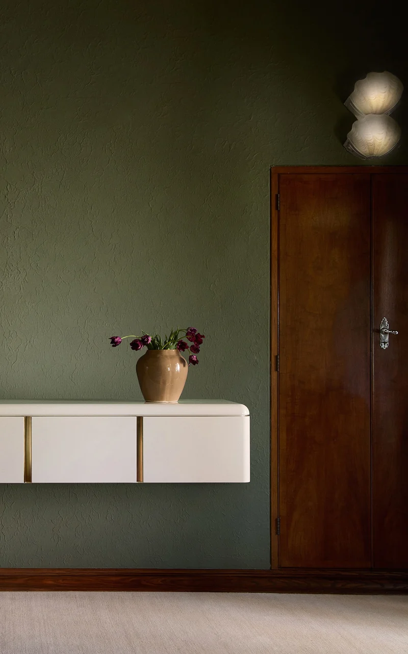 Various Positions Server in Polished Lacquered designed by Yaniv Chen