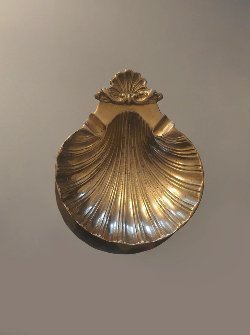 Brass shell vide-poche