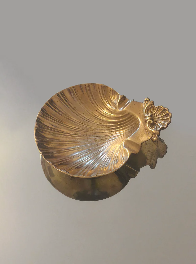 Brass shell vide-poche