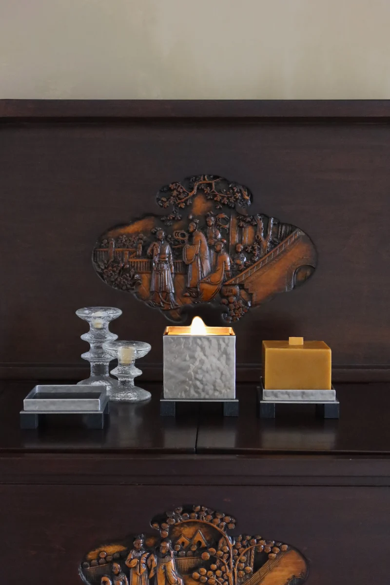 Minimalistic Candle Holder M with candle - Yuma Collection