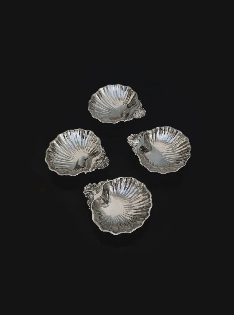 Set of 4 small shell vide poches