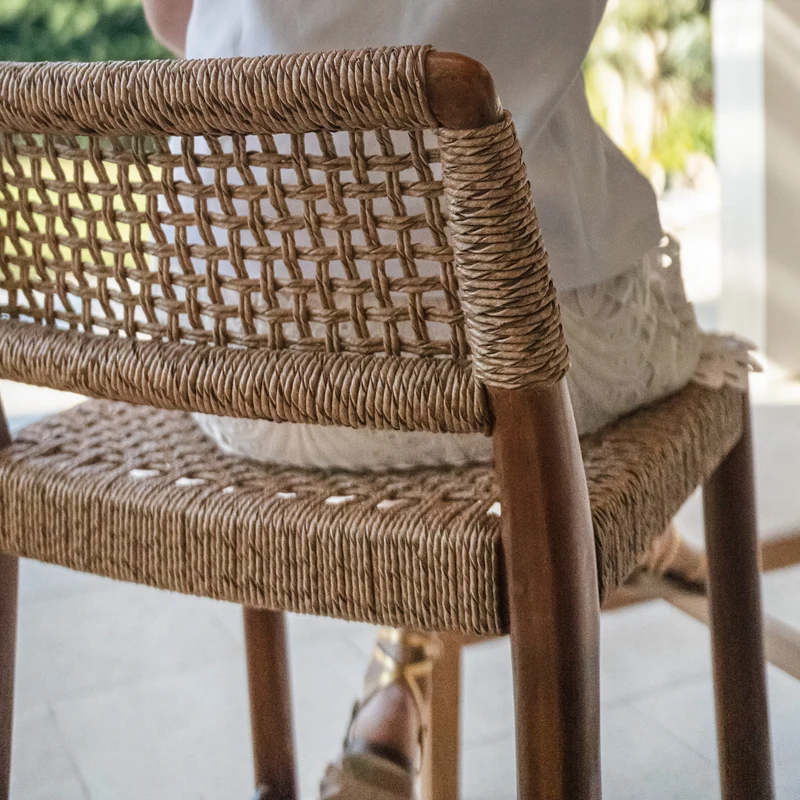Chaise pour îlot central de jardin 65 cm Yaba en teck vernis et tissage synthétique