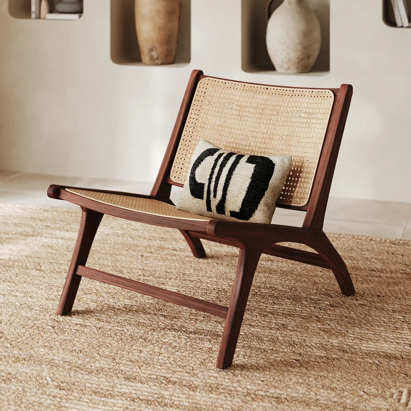 Fauteuil Kilka en bois de teck finition noyer et cannage en rotin