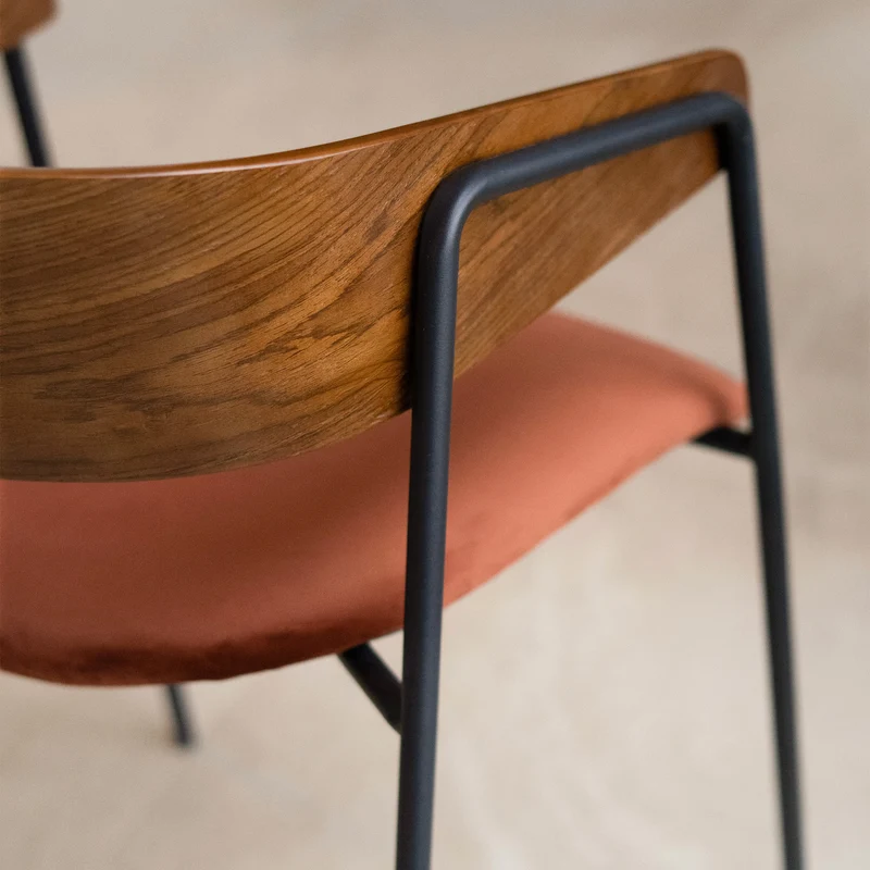 Lot de 2 chaises Esmée en velours terracotta et bois de noyer