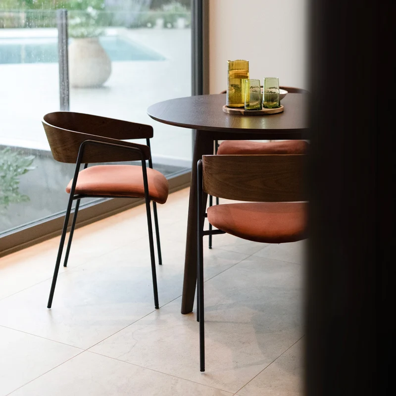 Lot de 2 chaises Esmée en velours terracotta et bois de noyer