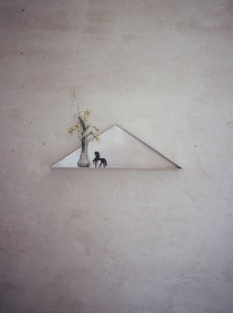 The Front - Shelf in Metal
