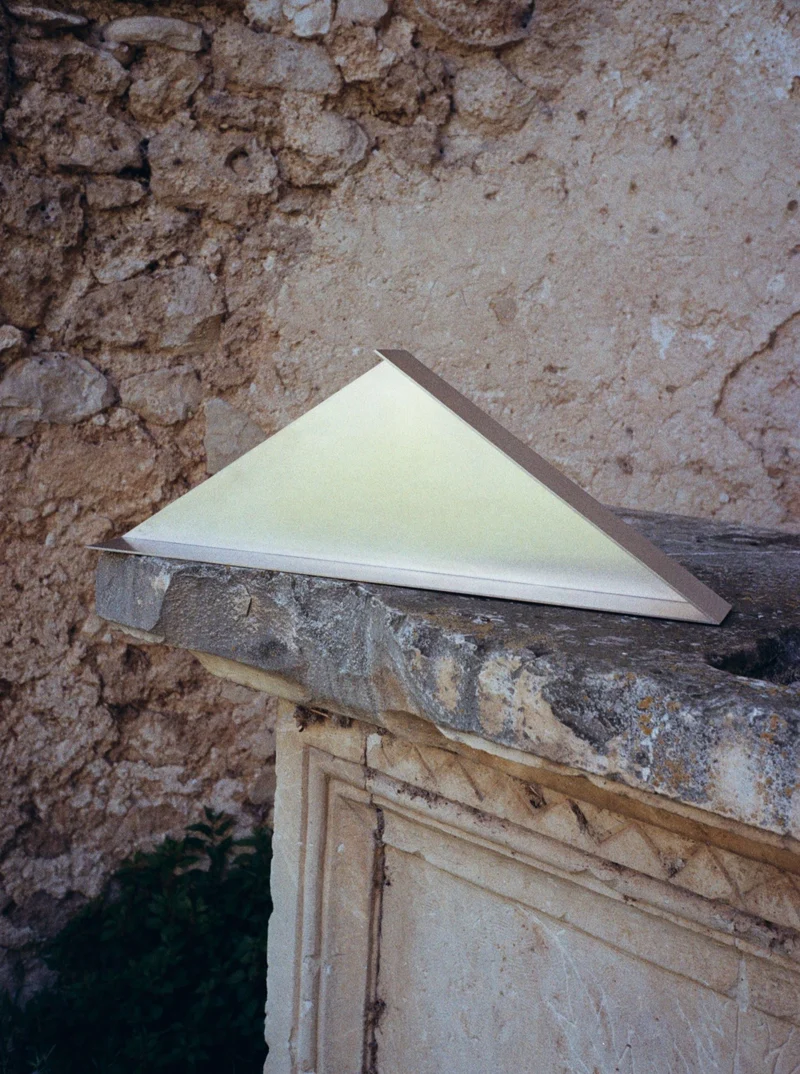 The Front - Shelf in Metal