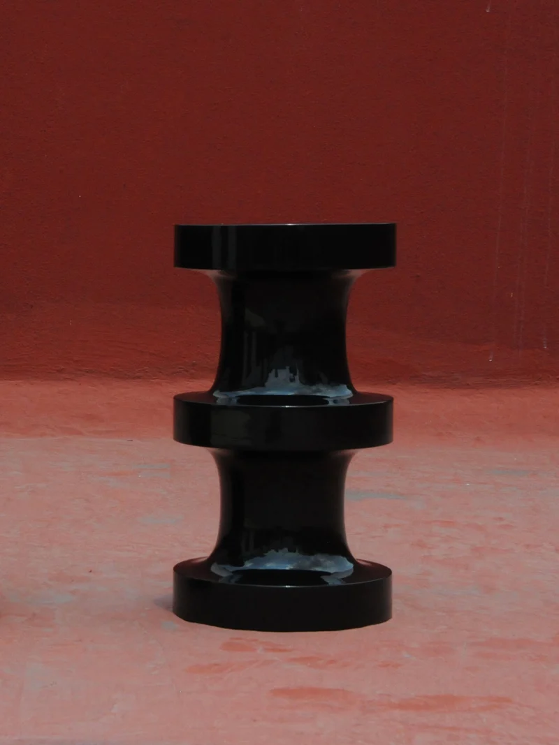 'Chess' Stool concave in lacquer wood