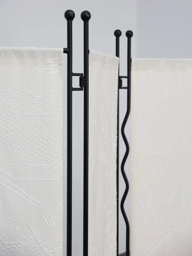 "Alto" Folding-Screen in White Fabric