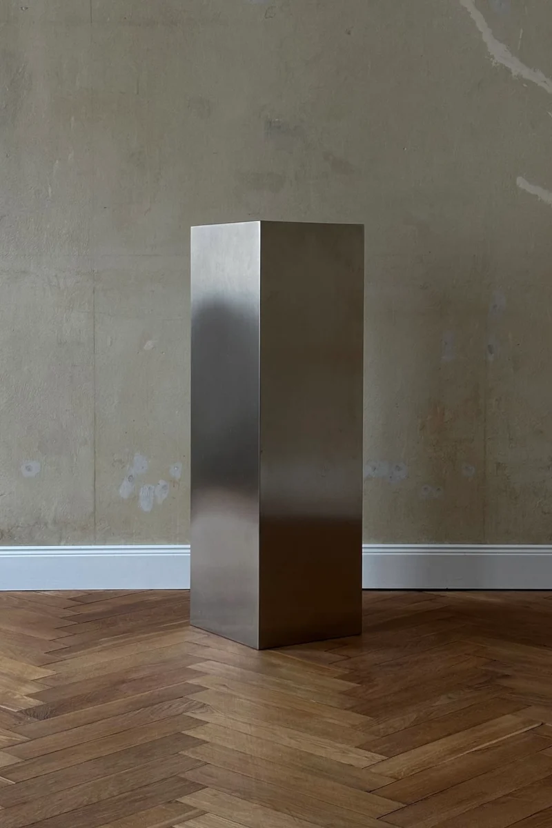 'NOSTALGIA' stainless steel pedestal