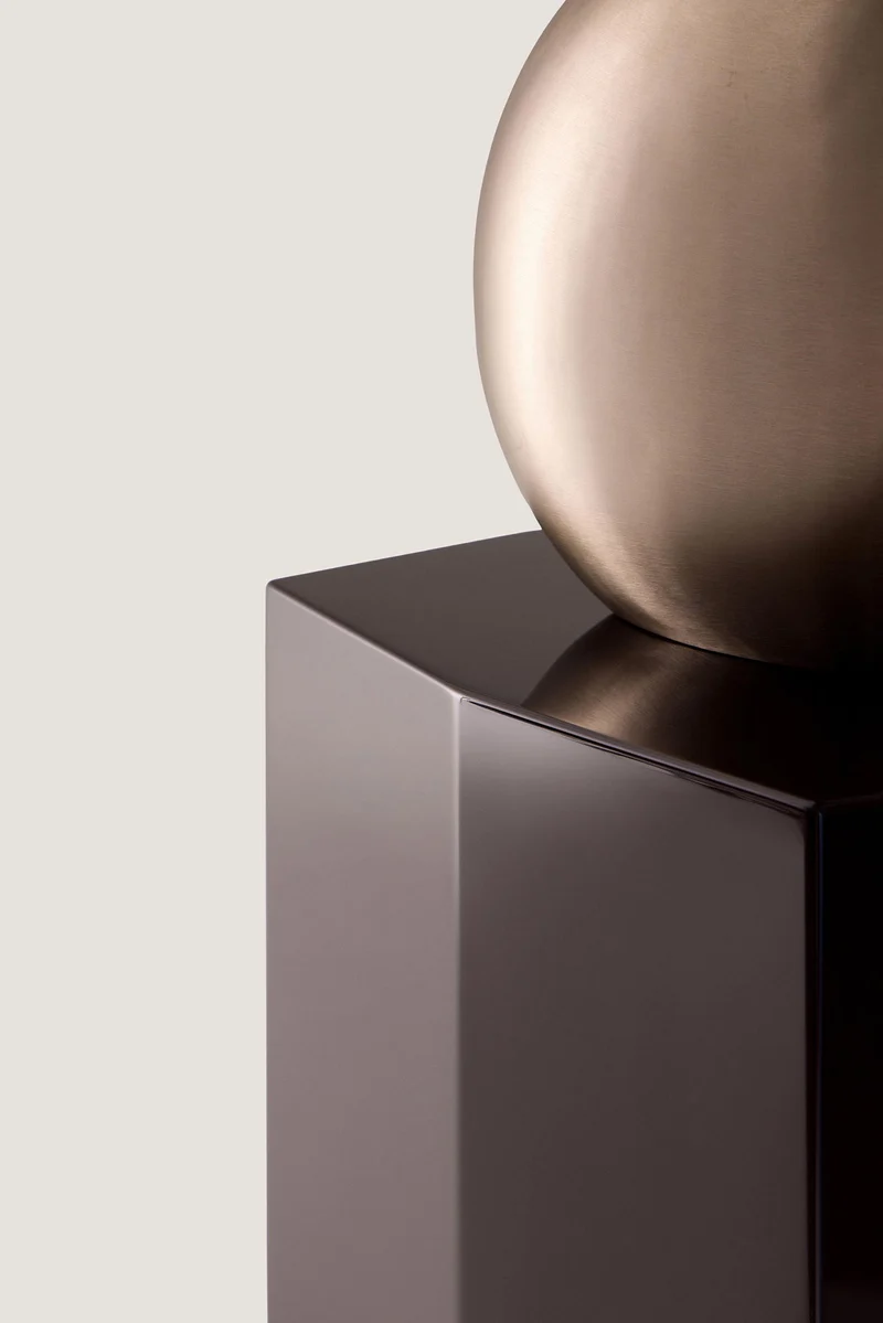 Ame II Lacquer Pedestal