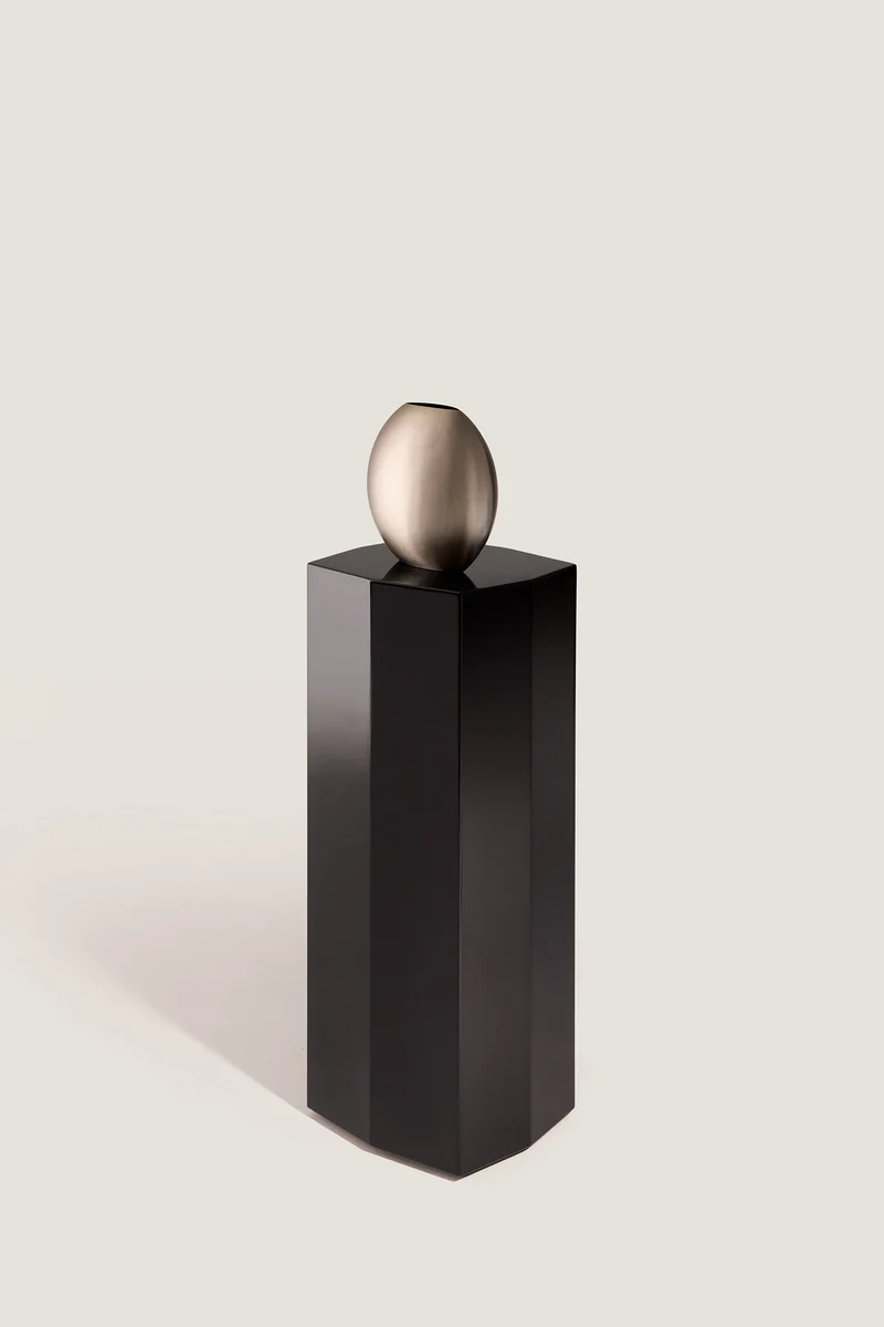 Ame II Lacquer Pedestal