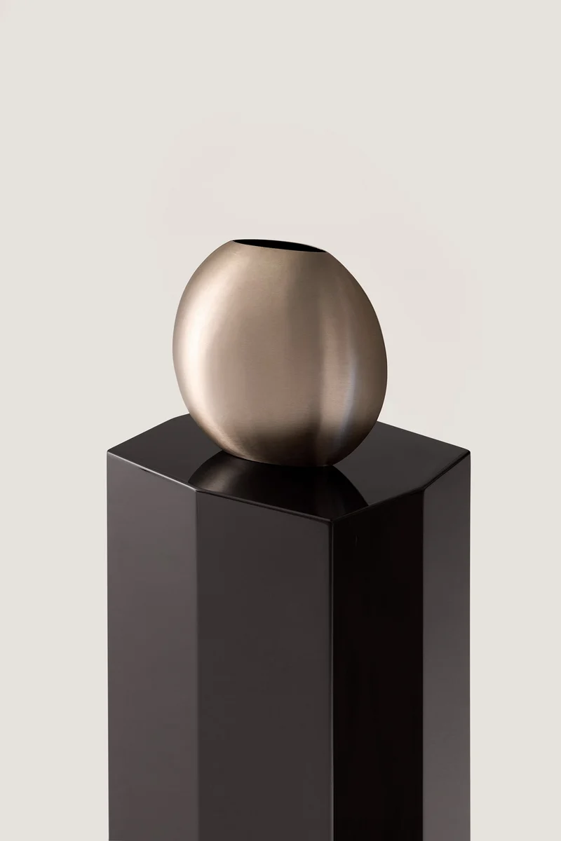 Ame II Lacquer Pedestal