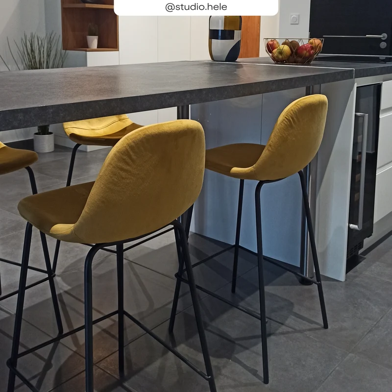 Chaise pour îlot central Henrik en velours jaune 65 cm