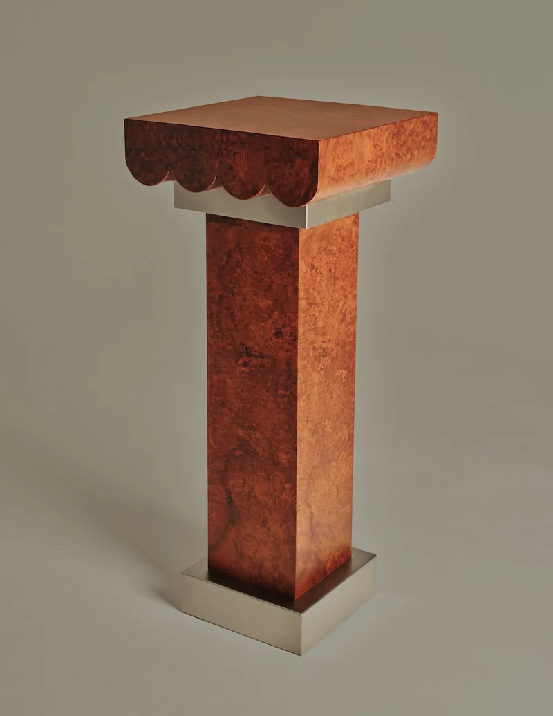 Dione Pedestal