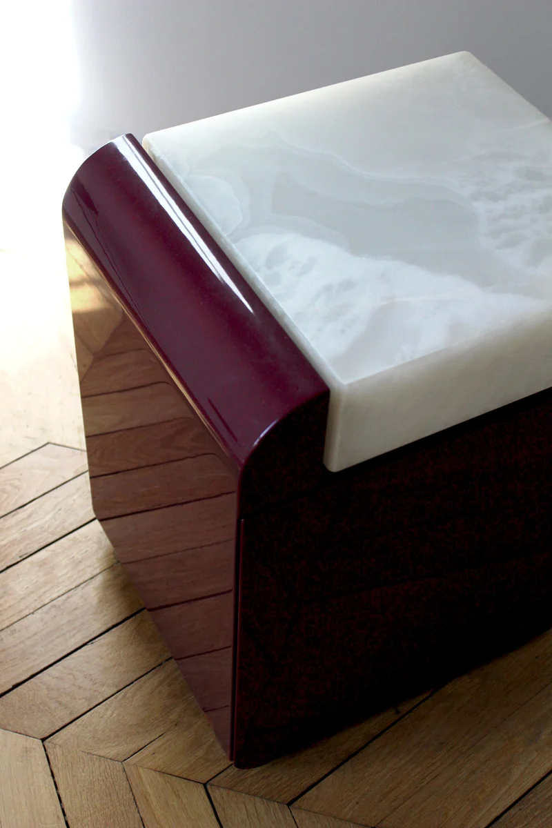 "Amo" Bordeaux and White Onyx Table