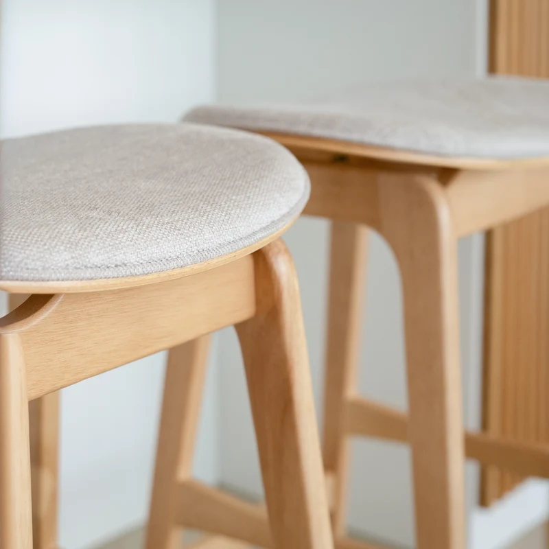 Tabouret pour îlot central Jude 65,5 cm en bois clair et tissu beige (lot de 2)