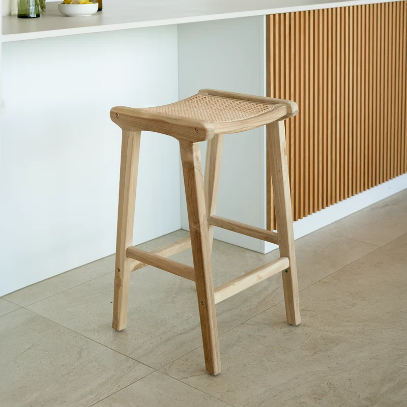 Tabouret de bar mi-hauteur Omaha en teck et cannage 65 cm