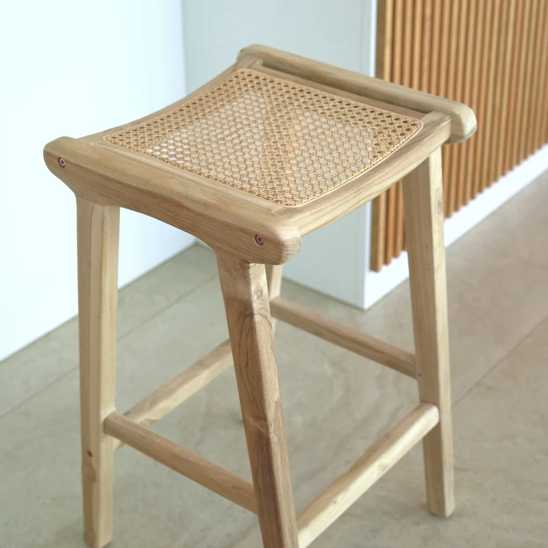 Tabouret de bar mi-hauteur Omaha en teck et cannage 65 cm