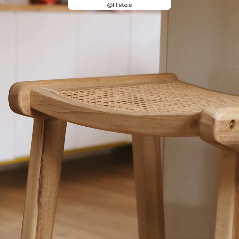 Tabouret de bar mi-hauteur Omaha en teck et cannage 65 cm