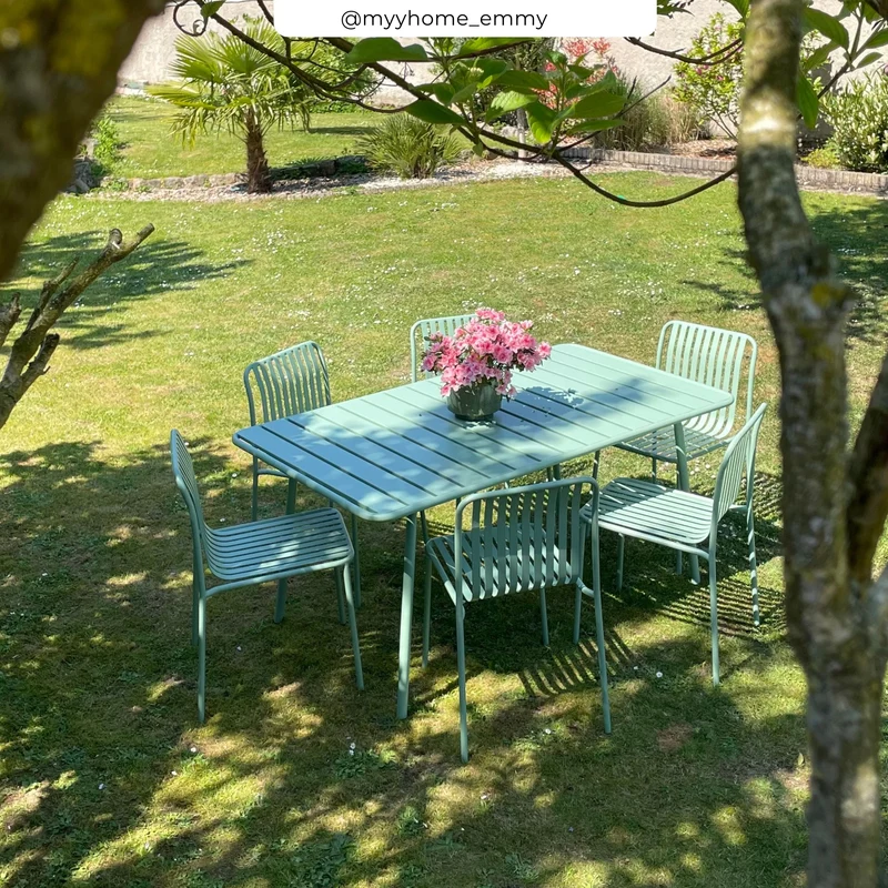 Table de jardin Yumi en métal vert clair 6 personnes