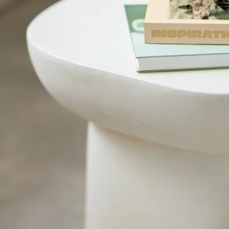 Table d'appoint Samui blanche en fibre d'argile effet béton