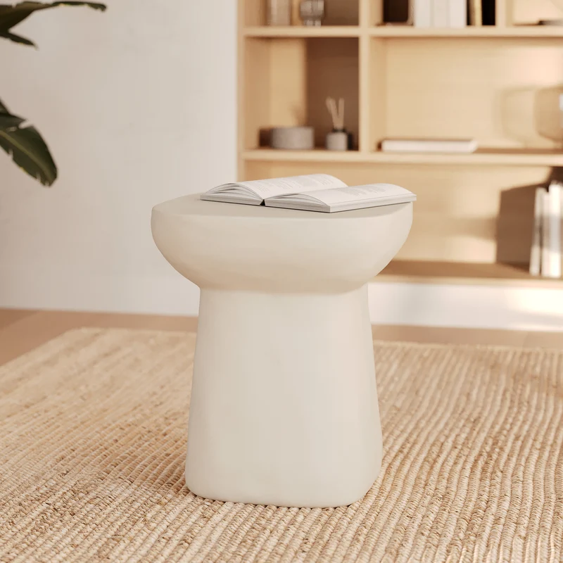 Table d'appoint Samui blanche en fibre d'argile effet béton