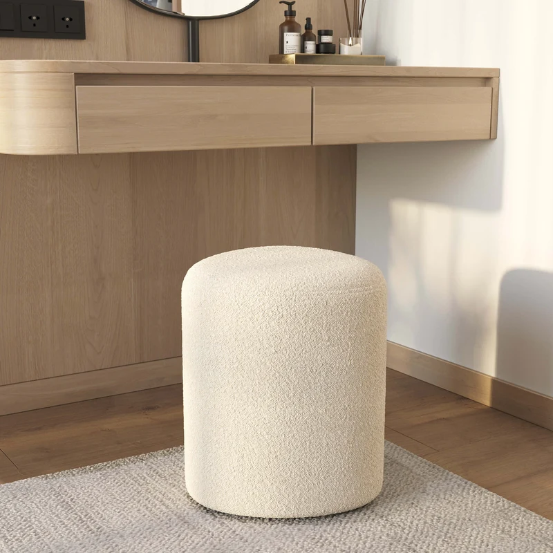 Pouf Emmy triangulaire en tissu bouclé beige